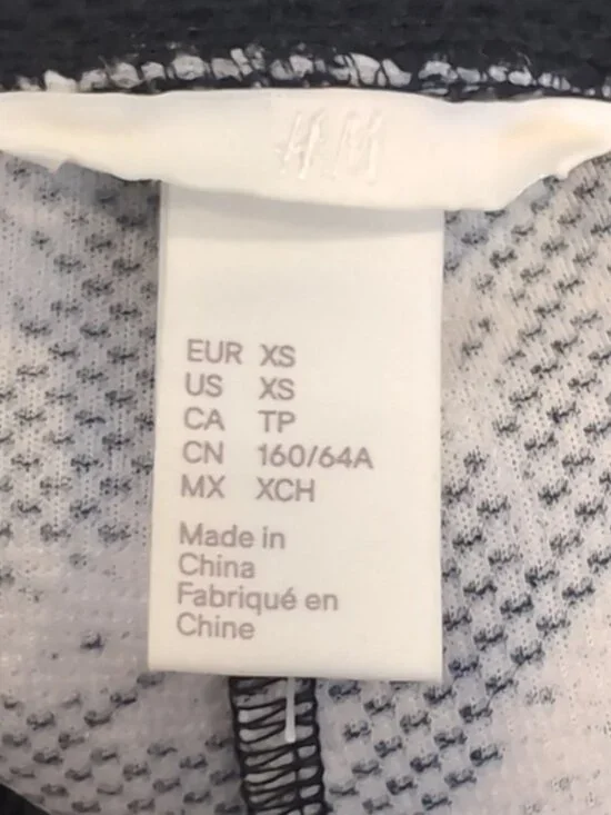 H&M Leaf Print Mini Skirt Womens Size XS Black White Skater A-line Tropical - Picture 7 of 8